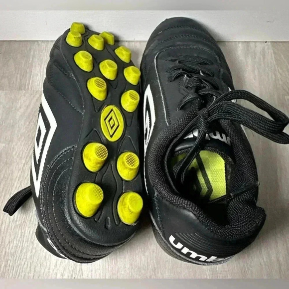 Runic Soccer Futbol Cleats Size 1.5 Youth Black Gold Unisex Low Top Lace Up - Picture 11 of 12